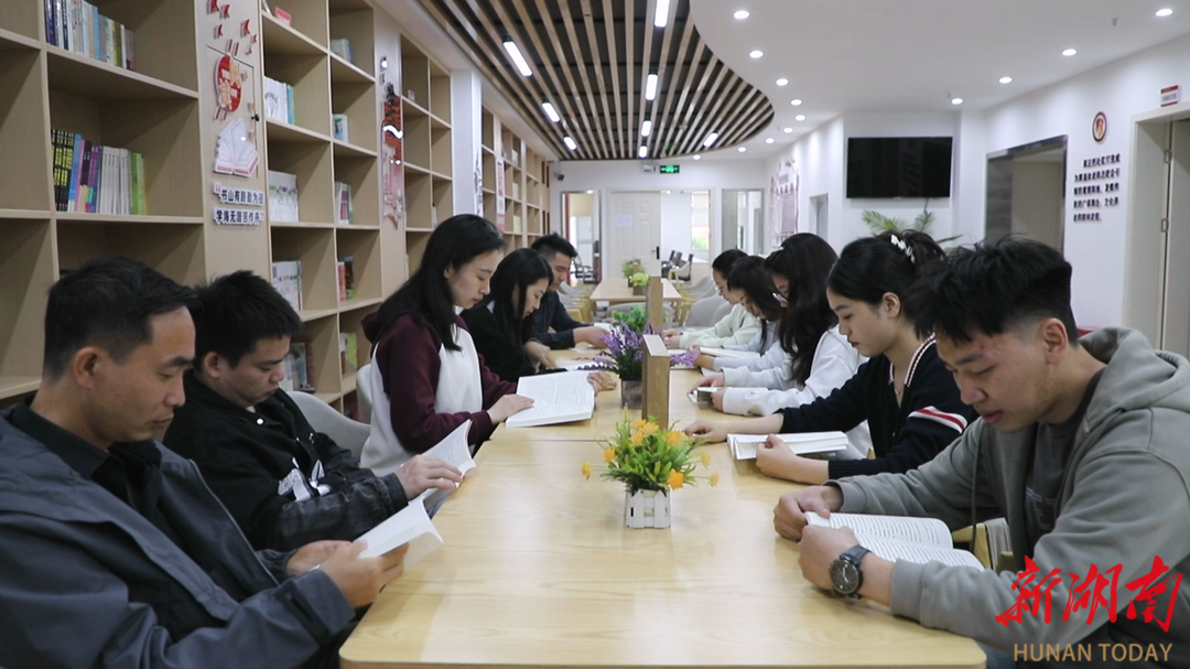 迎丰街道板桥铺社区怀青人才驿站举办特色读书交流活动