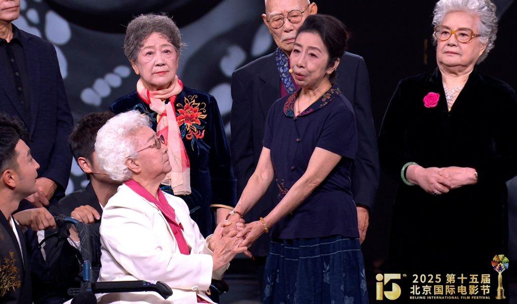 97岁田华获北影节终身成就奖