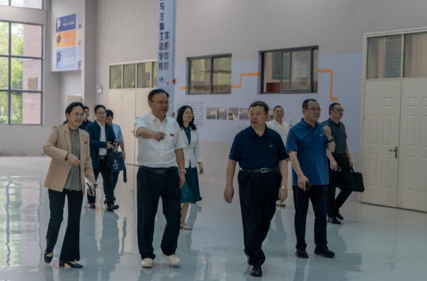湖南工業(yè)大學(xué)黨委書記劉望一行來湖南化工職業(yè)技術(shù)學(xué)院走訪調(diào)研