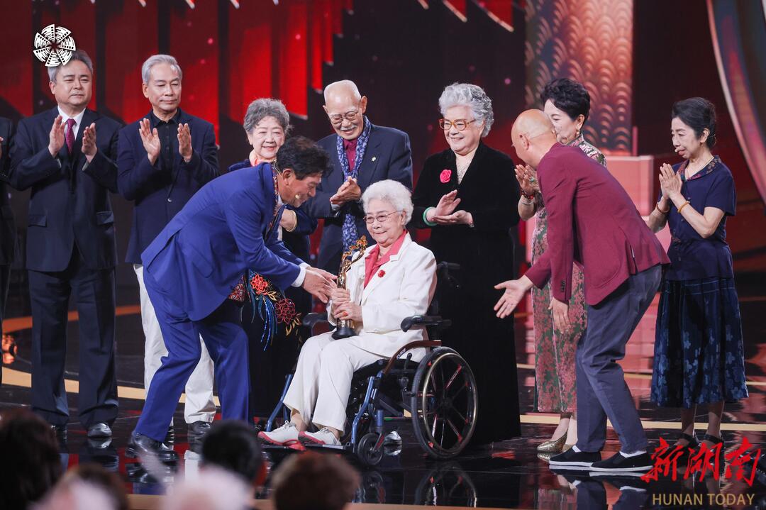北影节“天坛奖”揭晓 97岁田华获终身成就奖