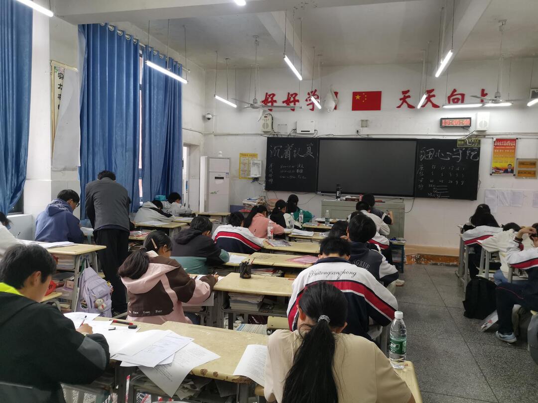 会同一中：以赛促学展风采 以智会友竞未来