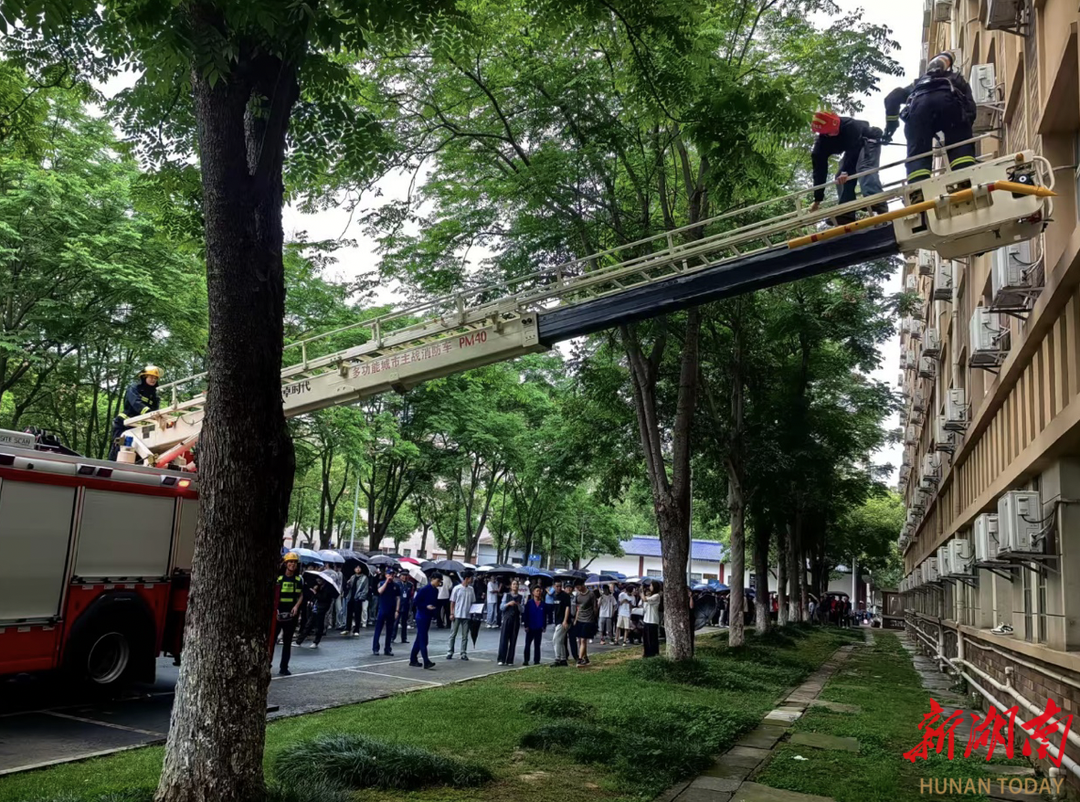 常德职业技术学院开展火灾疏散逃生及灭火救援演练