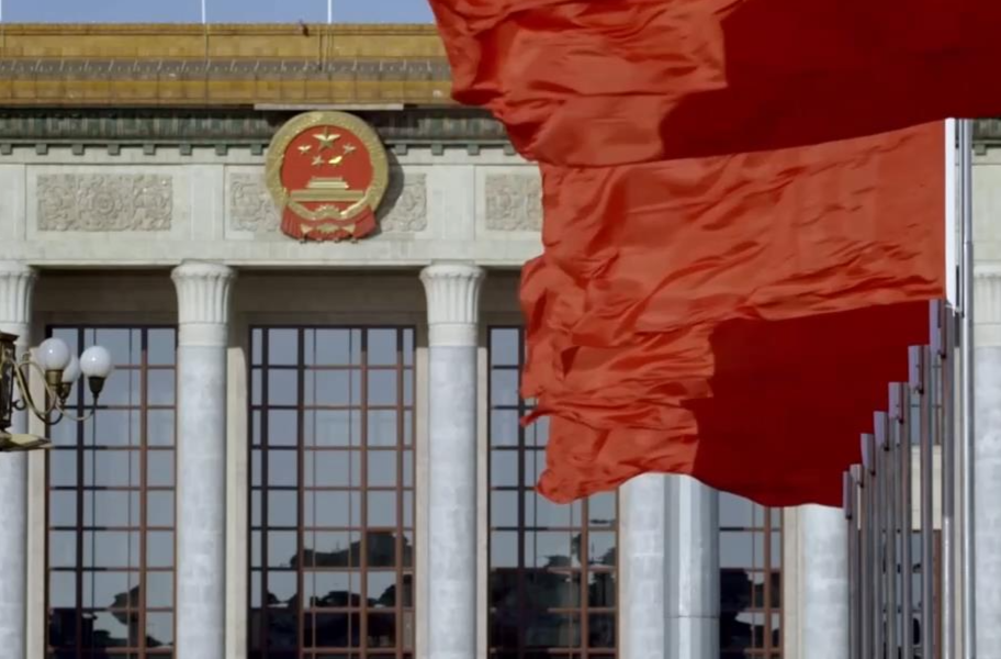 坚定不移办好自己的事 中央政治局会议为经济工作定向稳舵