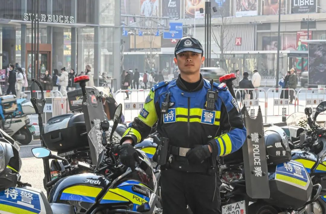 铁骑轰鸣中的温柔，长沙这位民警用赤诚回应每一份求助