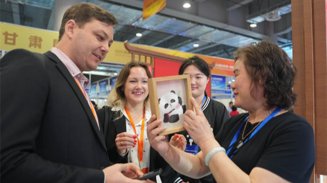 2025 Hunan Integrated Domestic and Foreign Trade Development Expo Opens in Zhuzhou