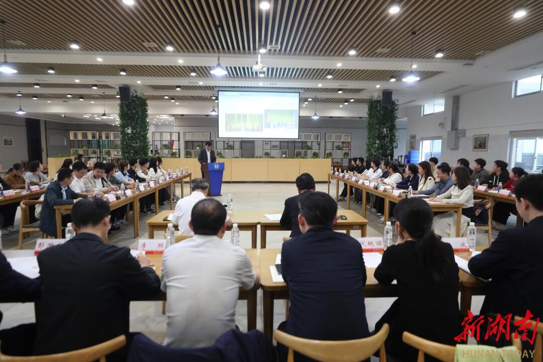 向下扎根 向陽生長 南華大學(xué)召開五四青年座談會
