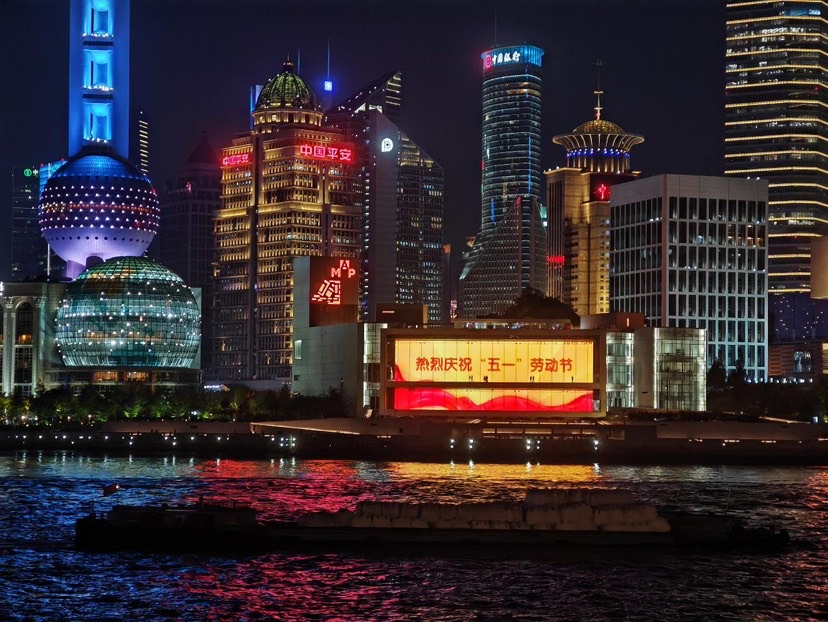 “五一”期间申城景观照明开启重大活动模式 黄浦江畔不设光影秀