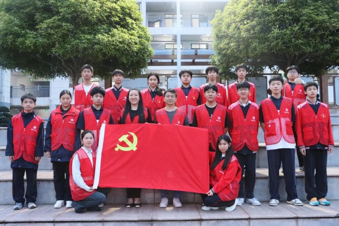 “志愿红”扮靓校园 劳动教育润心田