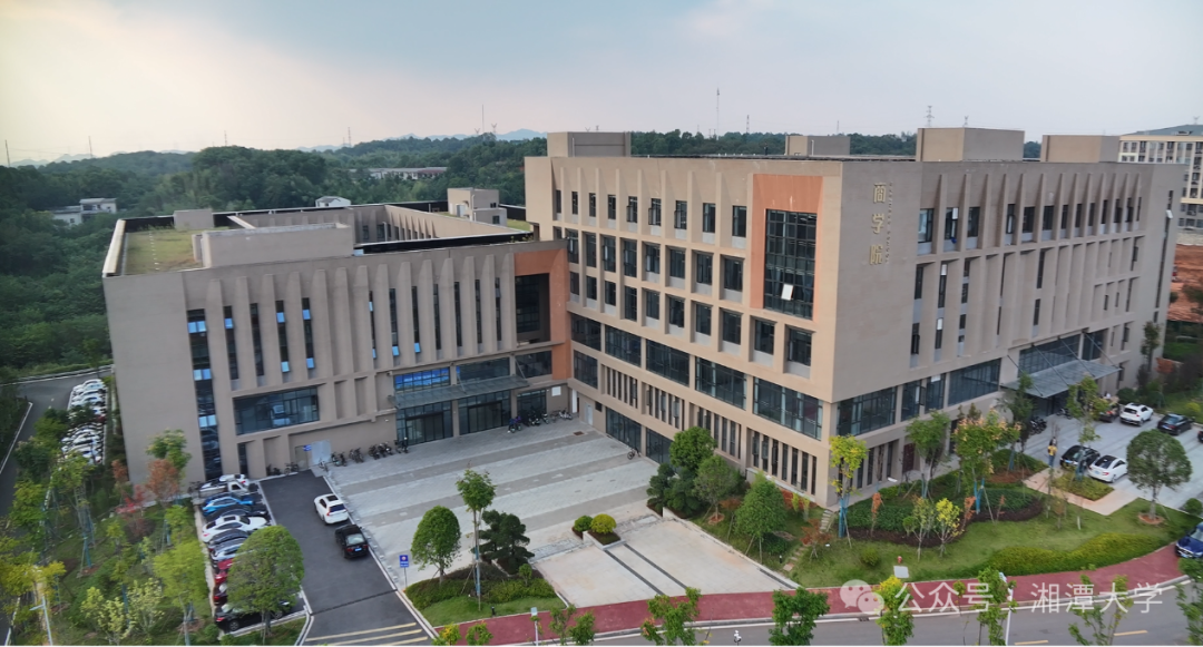 本科教育教学高质量发展巡礼⑥丨商学院：“伦理 —‘经济+’—实战”  解锁商科教育新范式