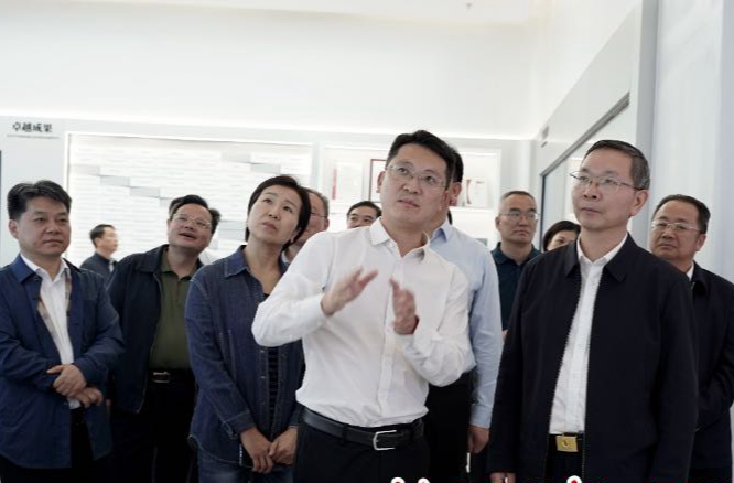 陳恢清、何恩廣率隊(duì)觀摩項(xiàng)目學(xué)經(jīng)驗(yàn)找差距