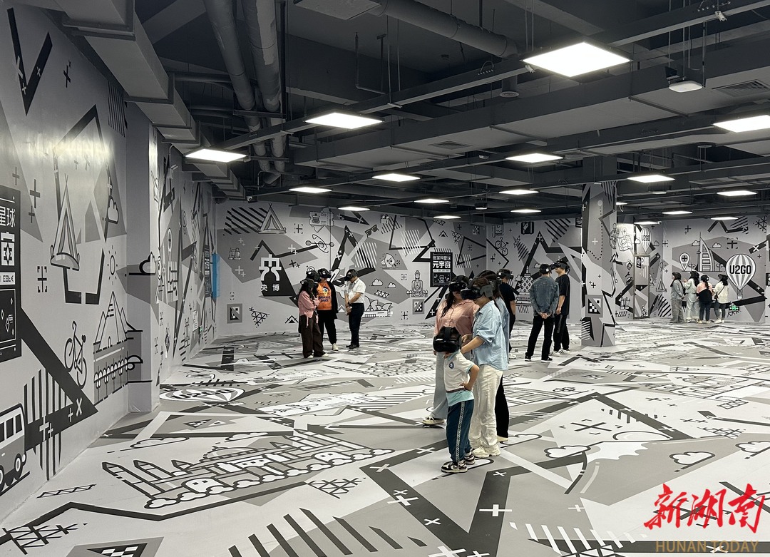 开启“科技+旅游” 新体验，湖南首家LBE沉浸式大空间VR展亮相张家界