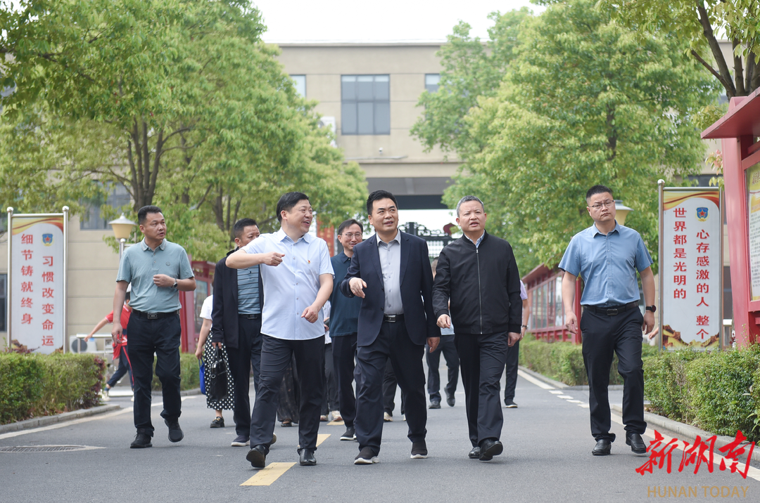益阳市教育局局长专题调研东方壹号学校特色教育