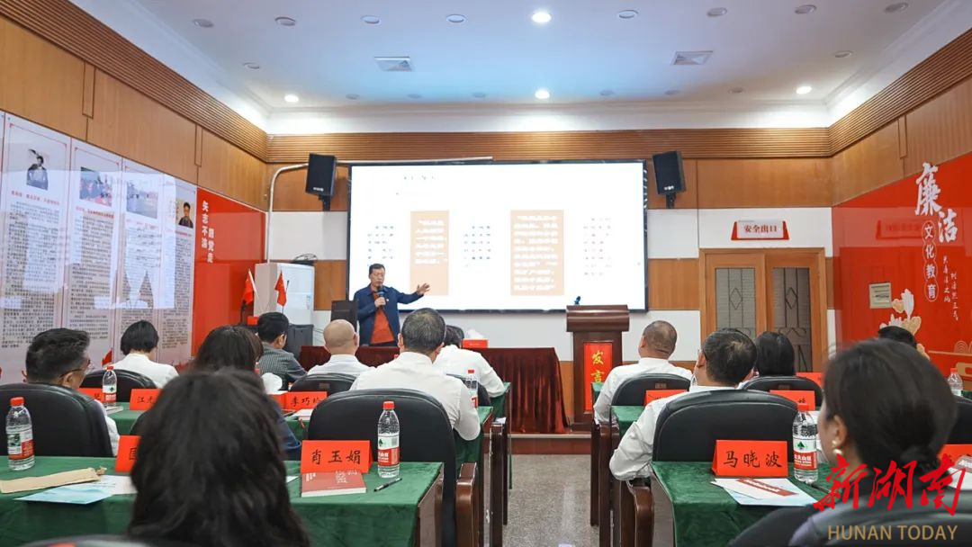 新华书店邵阳分公司举行“书香传家·家风致远”主题活动