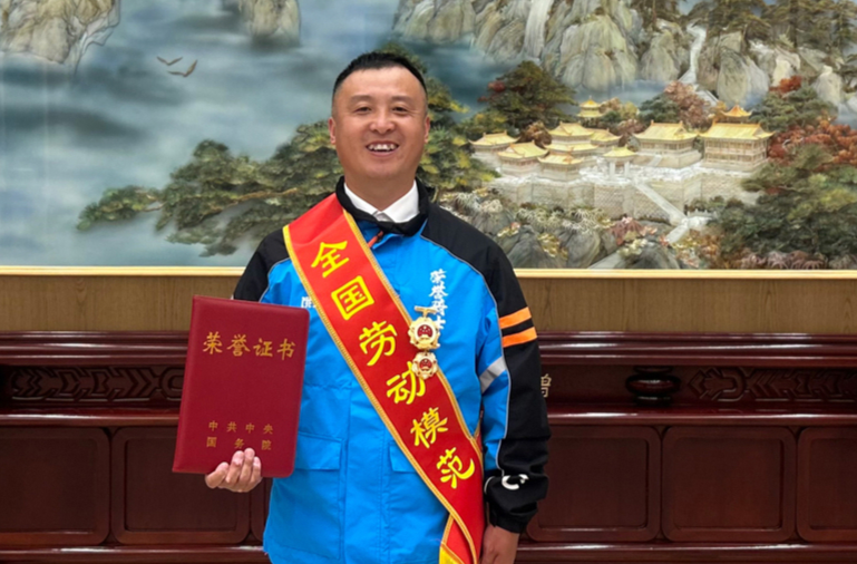 上海外卖骑手首次当选全国劳模，7年送餐10万单，零事故、无差评、无投诉