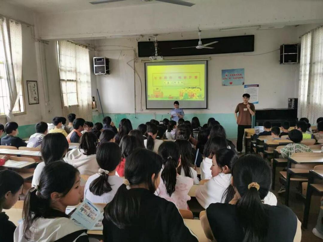 东安县白沙学校：与法同行，利剑护蕾