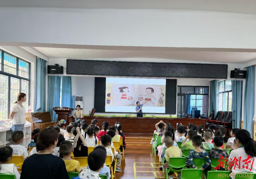 沅江市中心幼儿园开展法治宣讲进校园活动  
