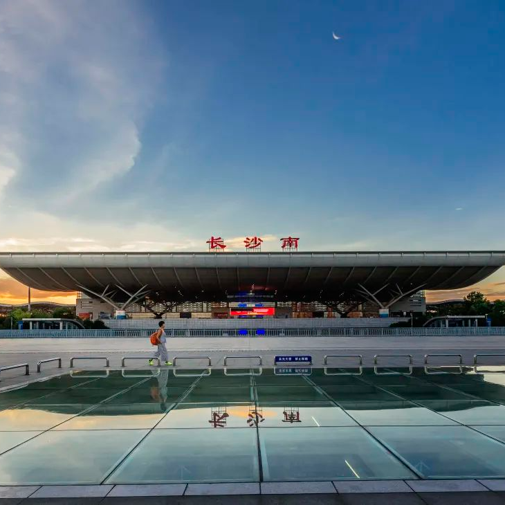 长沙火车南站五一假期加开高铁近500趟