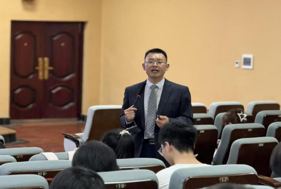 法学毕业生如何做好职业规划？这场讲座给出“长期主义”答案