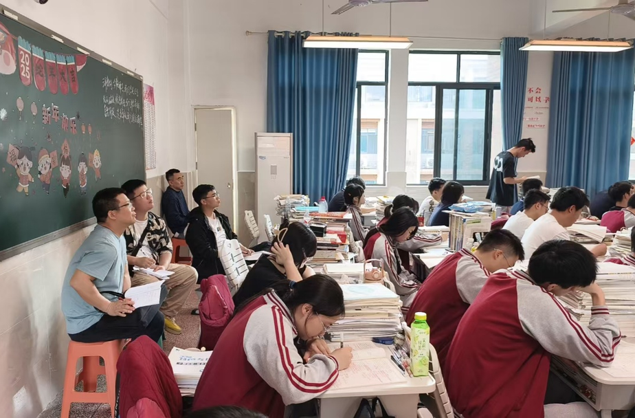 衡阳市五中：观摩取经拓思路 交流互鉴促提升