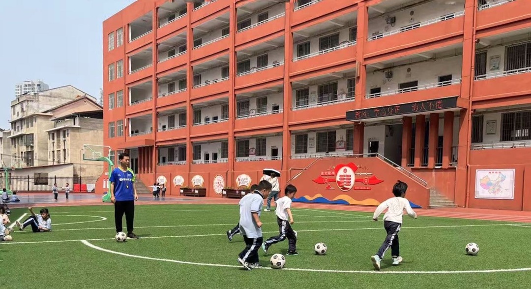 娄底先锋实验学校：十亩校园突围记