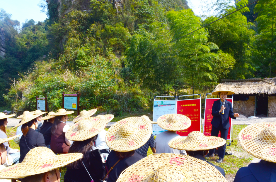 “小背篓”背出乡村振兴大梦想  ——张家界开放大学培养农民大学生纪实