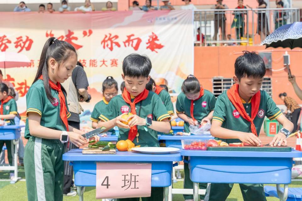 娄底振翩学校：从灶台到针线，家校携手“烹”出劳动新课堂