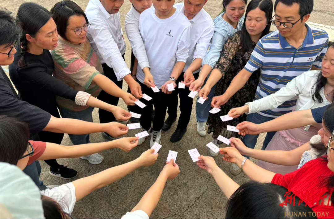 道县上关街道中心小学：教师趣味体育活动迎“五一”