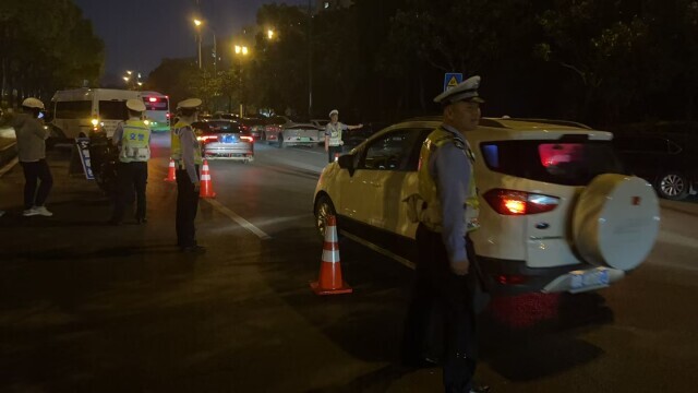 交警化身“安全宣讲员”，这个酒驾专项整治行动有温度