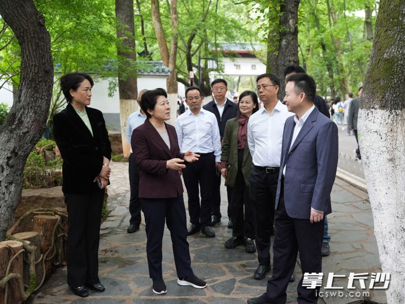 吴桂英督导检查节假日安全生产工作