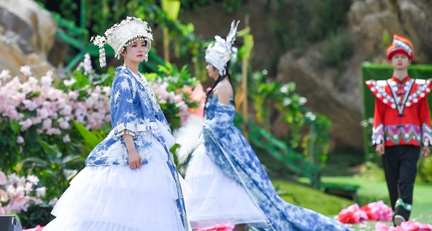 Rural Fashion Show Held in Sangzhi County