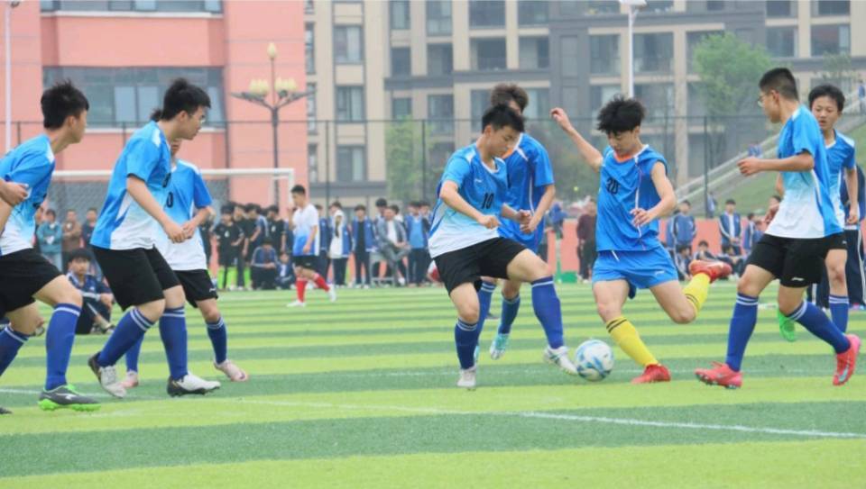 龙山县二中：“奔跑吧·少年”足球联赛燃动校园体育热潮