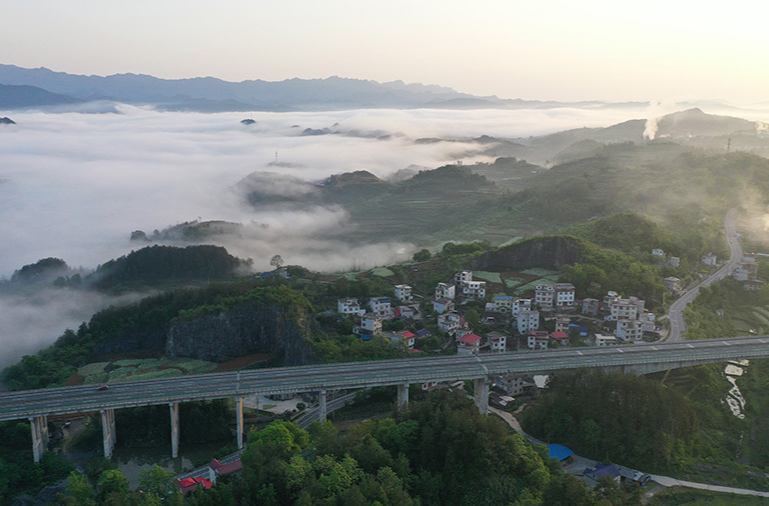云河映苗居