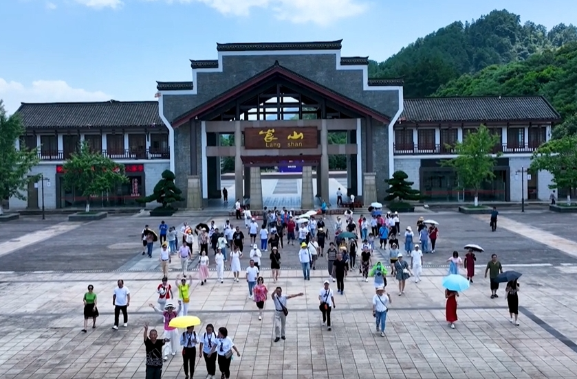 “五一趣游邵阳” | 新宁崀山：“五一”文旅盛宴“火爆”出圈