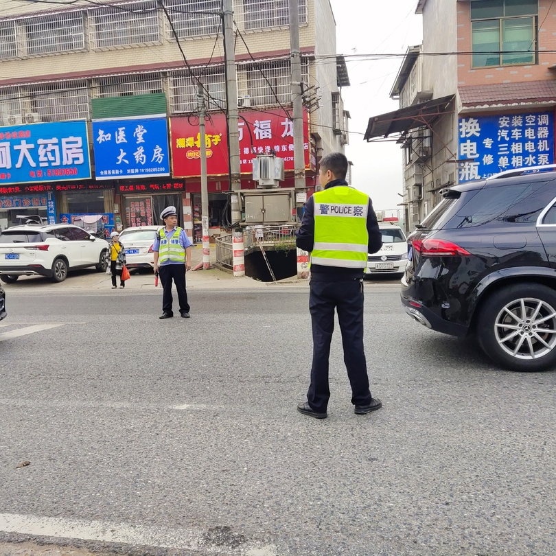 为了安全出行，他们也是蛮拼的！