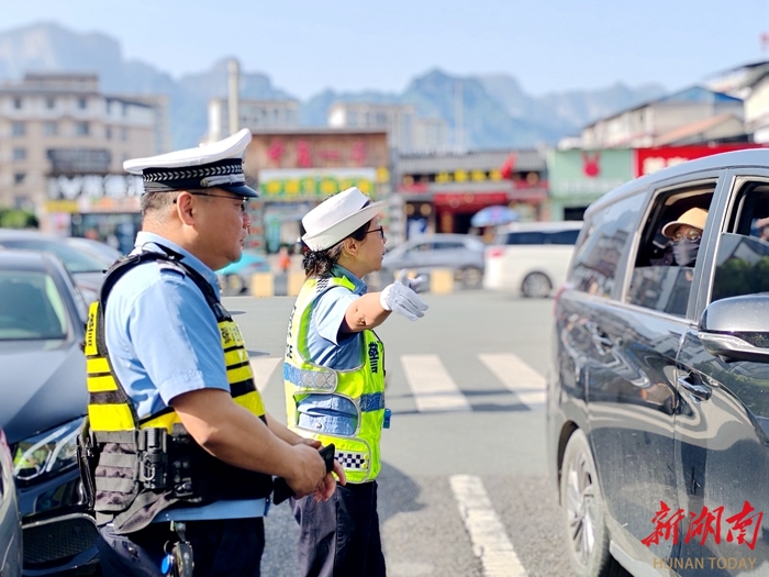 “五一”嗨游张家界⑦丨张家界交警一大队全力守护“五一”假期出行平安