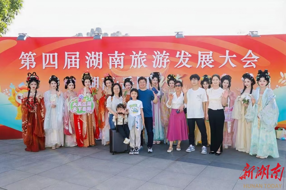 共赴旅发盛会•五一江湖相“岳”⑩ |高铁“快节奏”遇上古韵“慢美学”，十二位“花神”欢迎游客抵岳