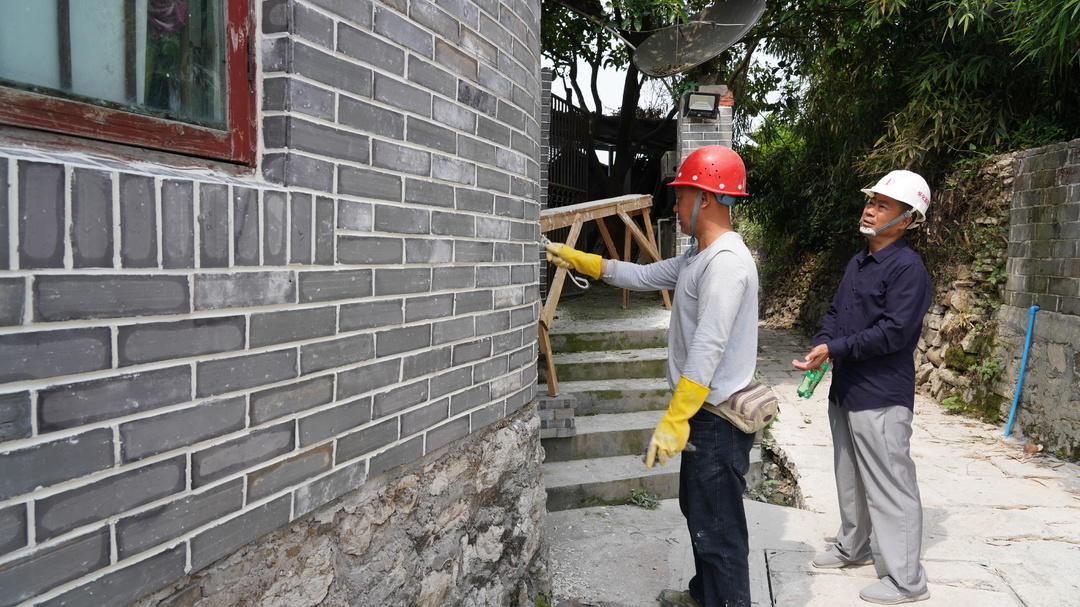 中方县：荆坪古村提质改造项目加速推进