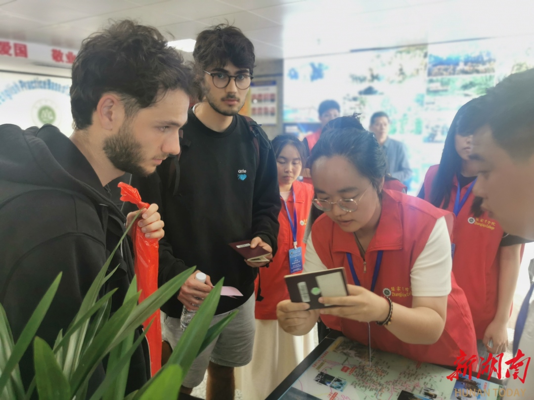 从翻译器到面对面：企业眼中的“外语志愿者力量”