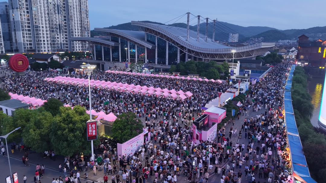 “株”多精彩 嗨FUN五一⑨｜一碗炒粉，如何炒出“奔县旅游”的新可能