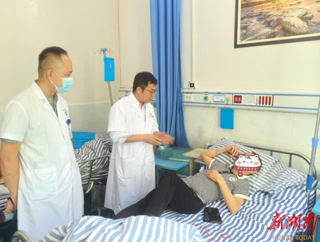 在长东安籍医学专家第三次回乡义诊