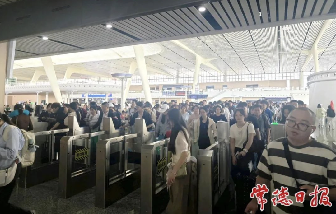 5月1日常德火车站旅客到发量创历史新高