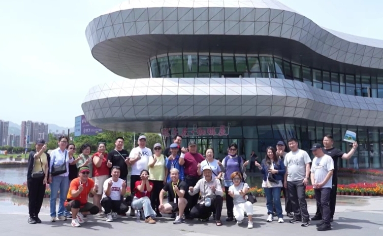 焕新升级！张家界游客中心迎来首个入境旅游团
