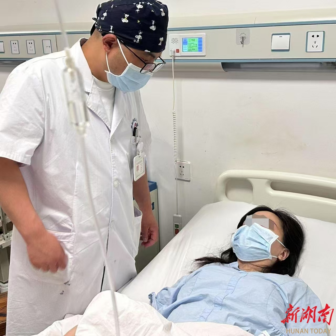 “五一”嗨游张家界㉟张家界：游客因劳累患病晕倒， “旅游医生”全程救治脱险