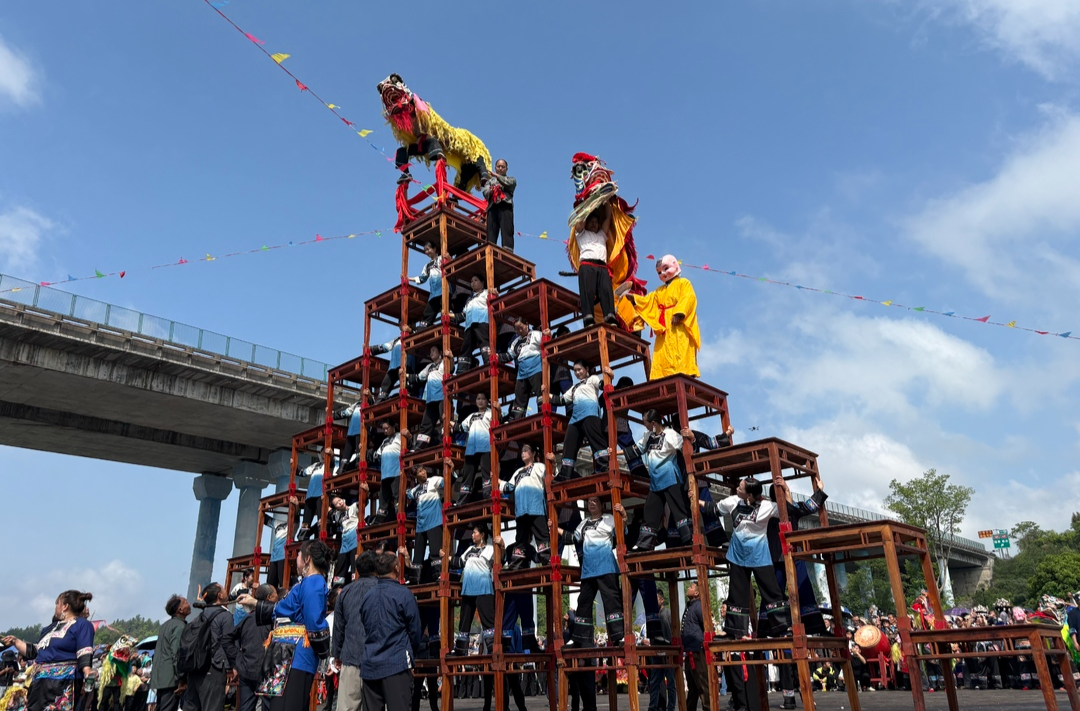 云端刀梯破蒼穹  群鼓齊鳴撼湘西！吉首苗族“四月八”非遺狂歡霸屏出圈