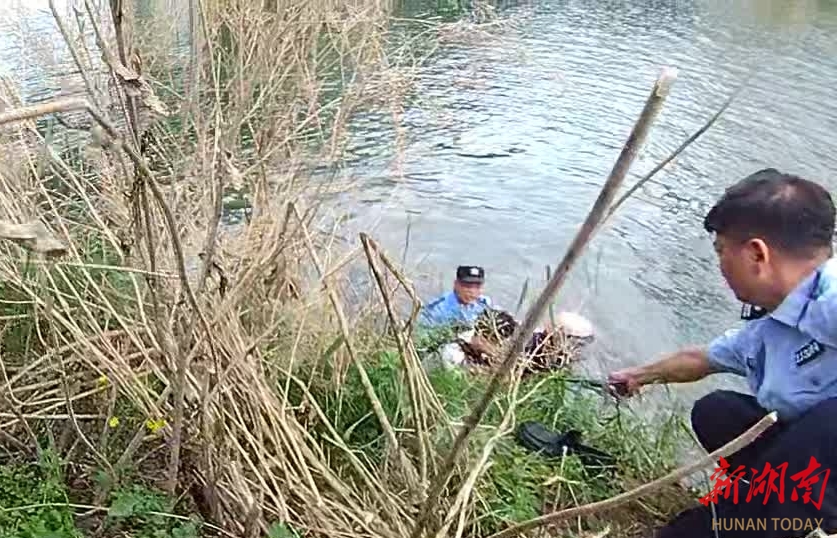 生死瞬间，民警纵身一跃显担当