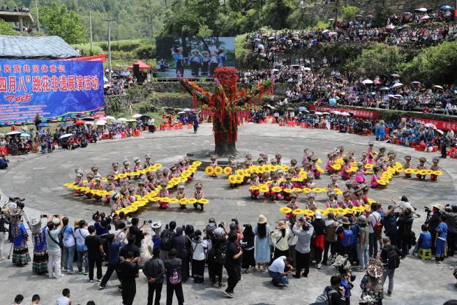 凤凰法院：法治与民俗共舞，绘就民族团结新画卷