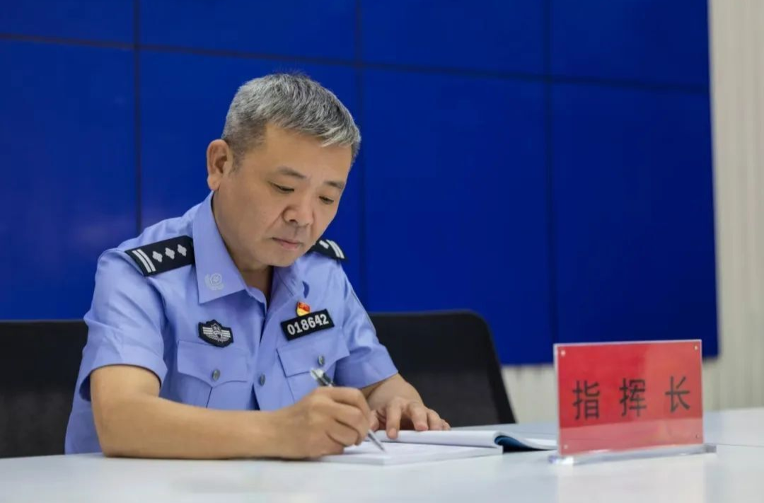 喻小武：藏蓝为甲，忠诚铸盾