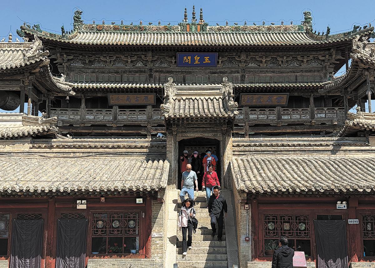 Travelers choose rural escapes for May Day break
