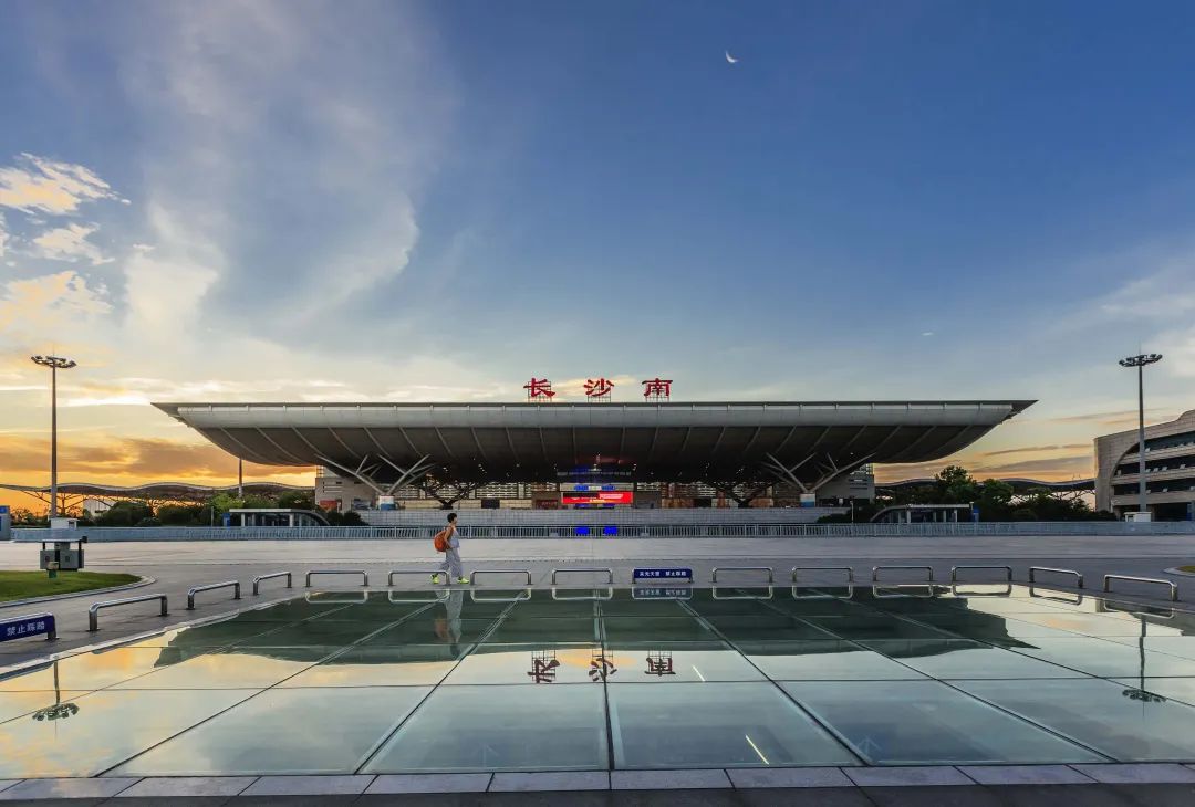 五一假期，长沙火车南站刷新同期记录，日均到发旅客......