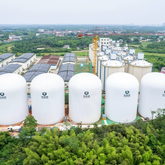 我国首批5座9000吨级气膜粮仓充气成型